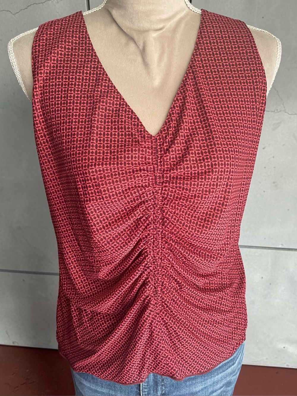 Cabi Women's V-Neck Ruched Red Sleeveless Reversible Top